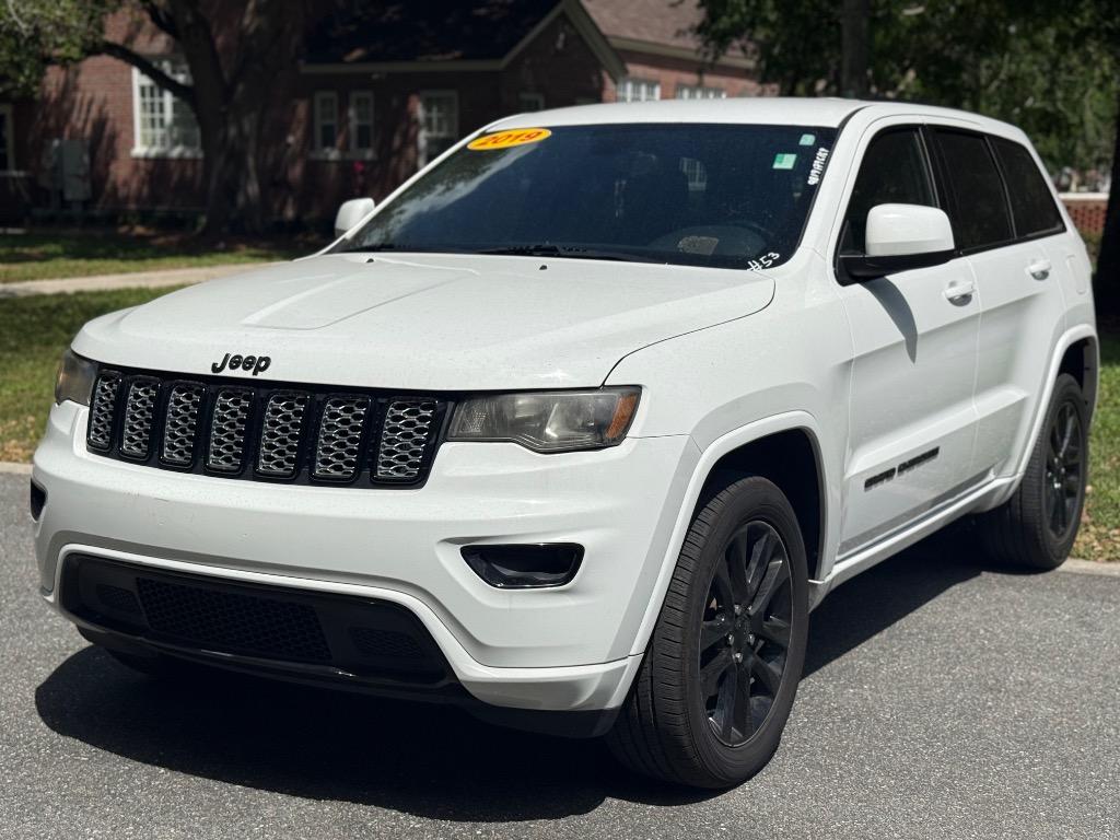 2019 Jeep Grand Cherokee Altitude's photo