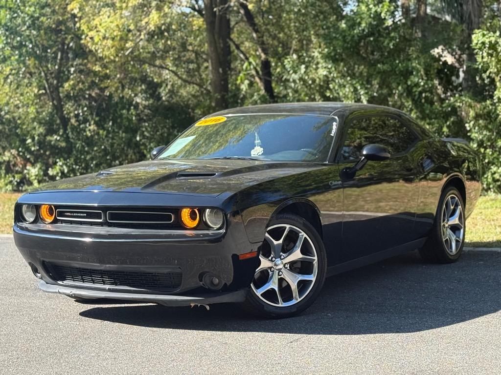 2016 Dodge Challenger SXT's photo